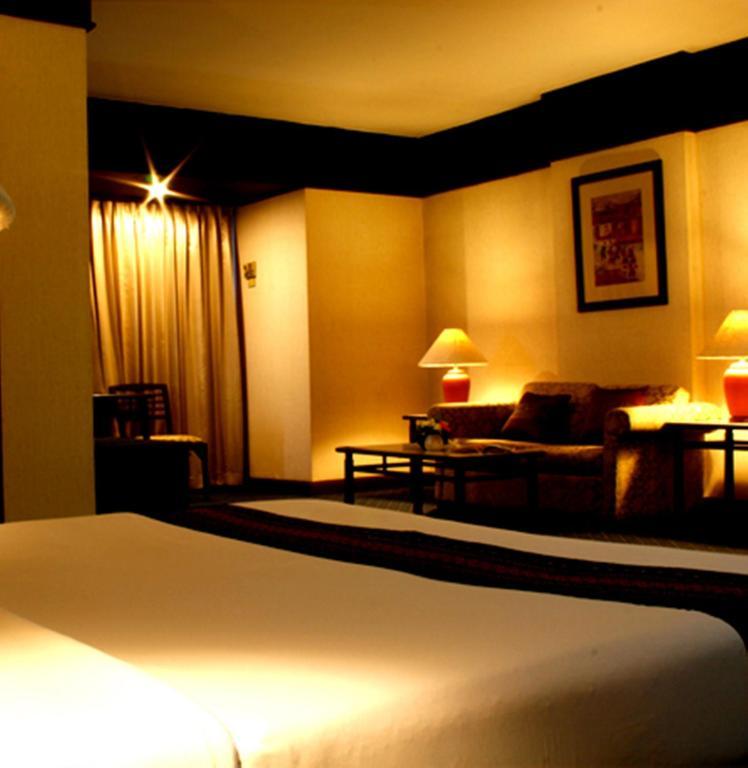 Thapaeplacehotel شيانغ ماي الغرفة الصورة